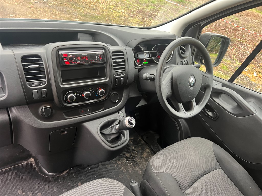 Renault Trafic LL30 Business Plus Energy dCi ā Long Wheelbase (LWB) Panel Van - Thumbnail 2
