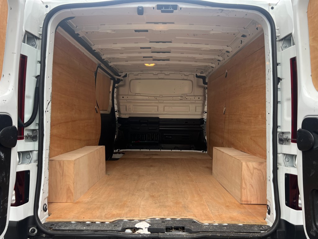 Renault Trafic LL30 Business Plus Energy dCi ā Long Wheelbase (LWB) Panel Van - Thumbnail 5