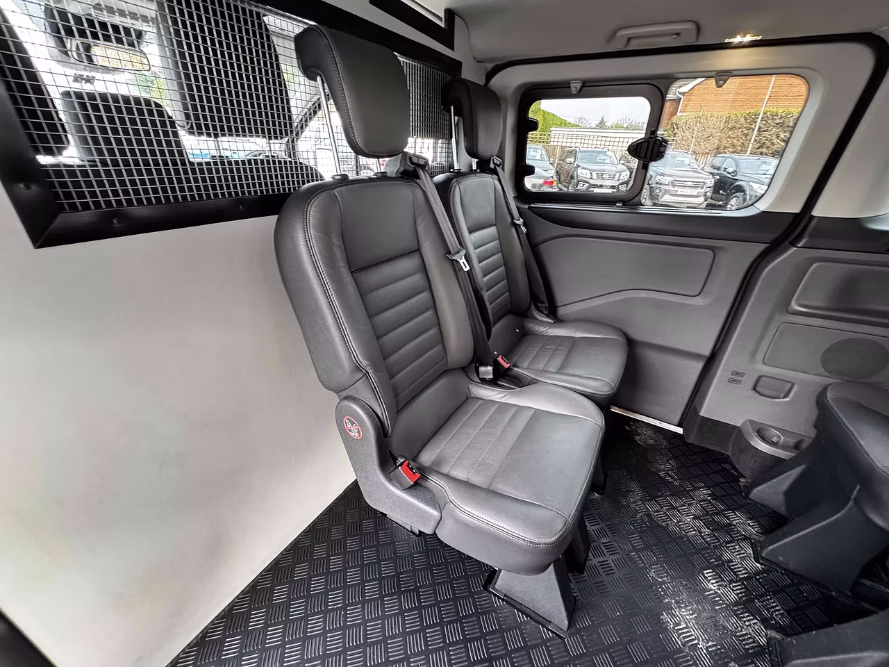 Ford Tourneo Custom 320 EcoBlue Titanium EURO 6 - AUTO 8 SEATER BUS - Thumbnail 10