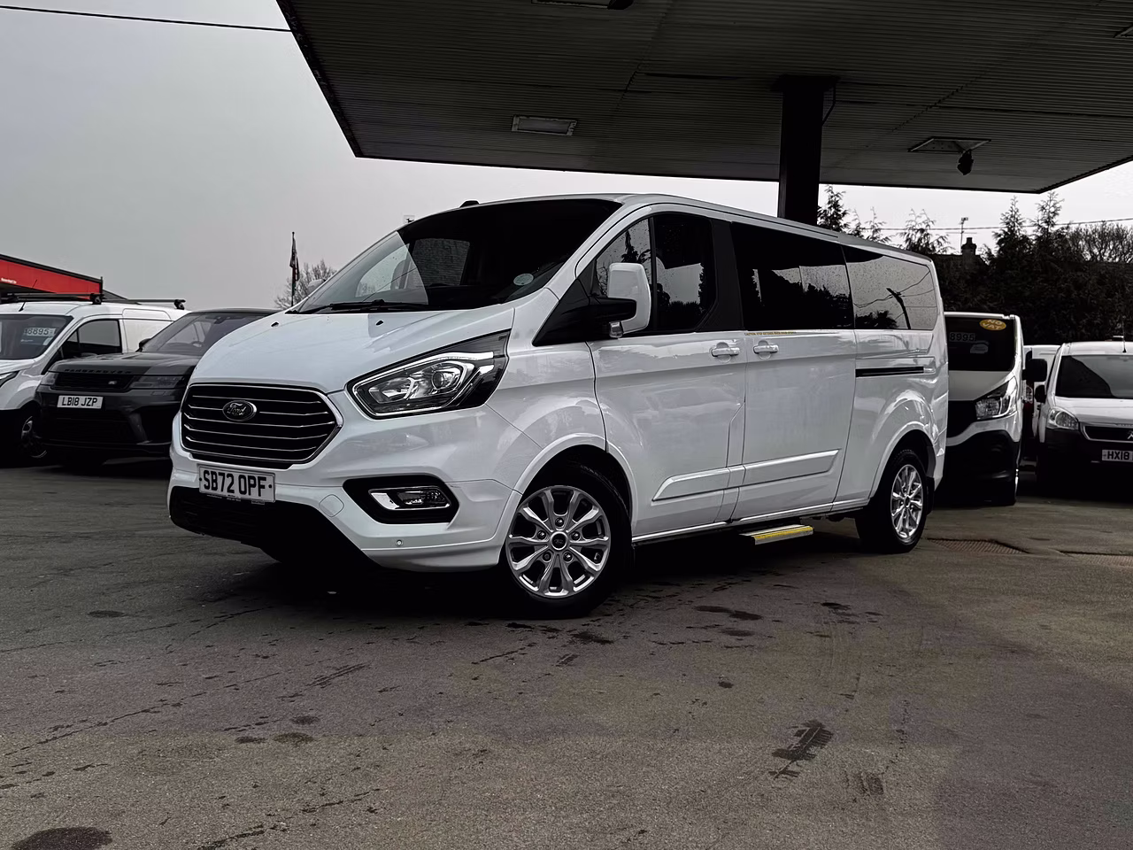 Ford Tourneo Custom 320 EcoBlue Titanium EURO 6 - AUTO 8 SEATER BUS - Thumbnail 9