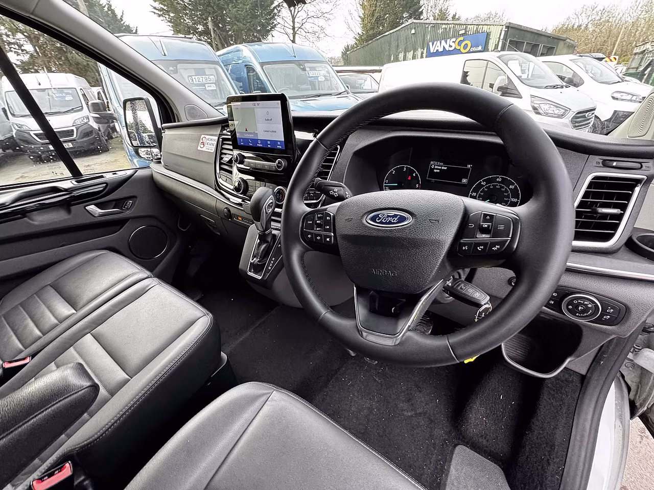 Ford Tourneo Custom 320 EcoBlue Titanium EURO 6 - AUTO 8 SEATER BUS - Thumbnail 6