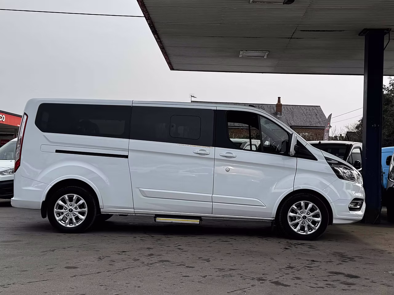 Ford Tourneo Custom 320 EcoBlue Titanium EURO 6 - AUTO 8 SEATER BUS - Thumbnail 2