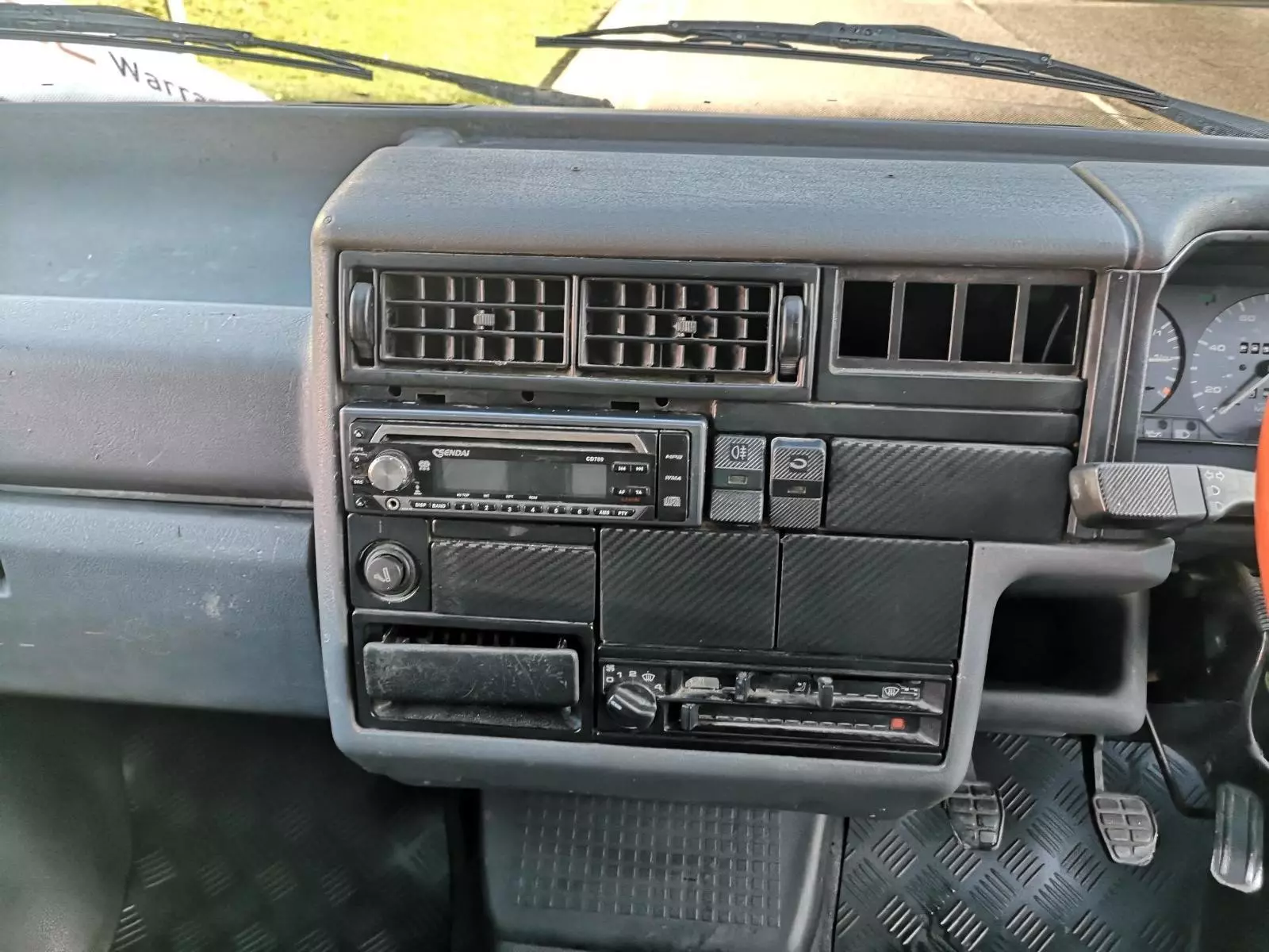 1996 Volkswagen Transporter Caravelle T4 2.0L Petrol (7 Seats - Camper Ready) - Thumbnail 10