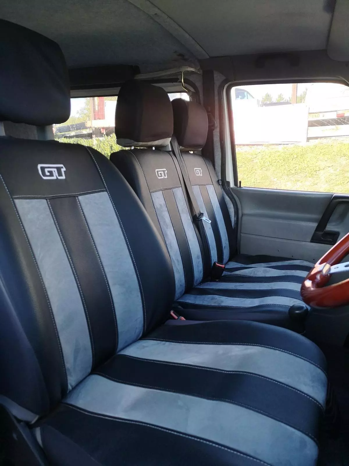 1996 Volkswagen Transporter Caravelle T4 2.0L Petrol (7 Seats - Camper Ready) - Thumbnail 4