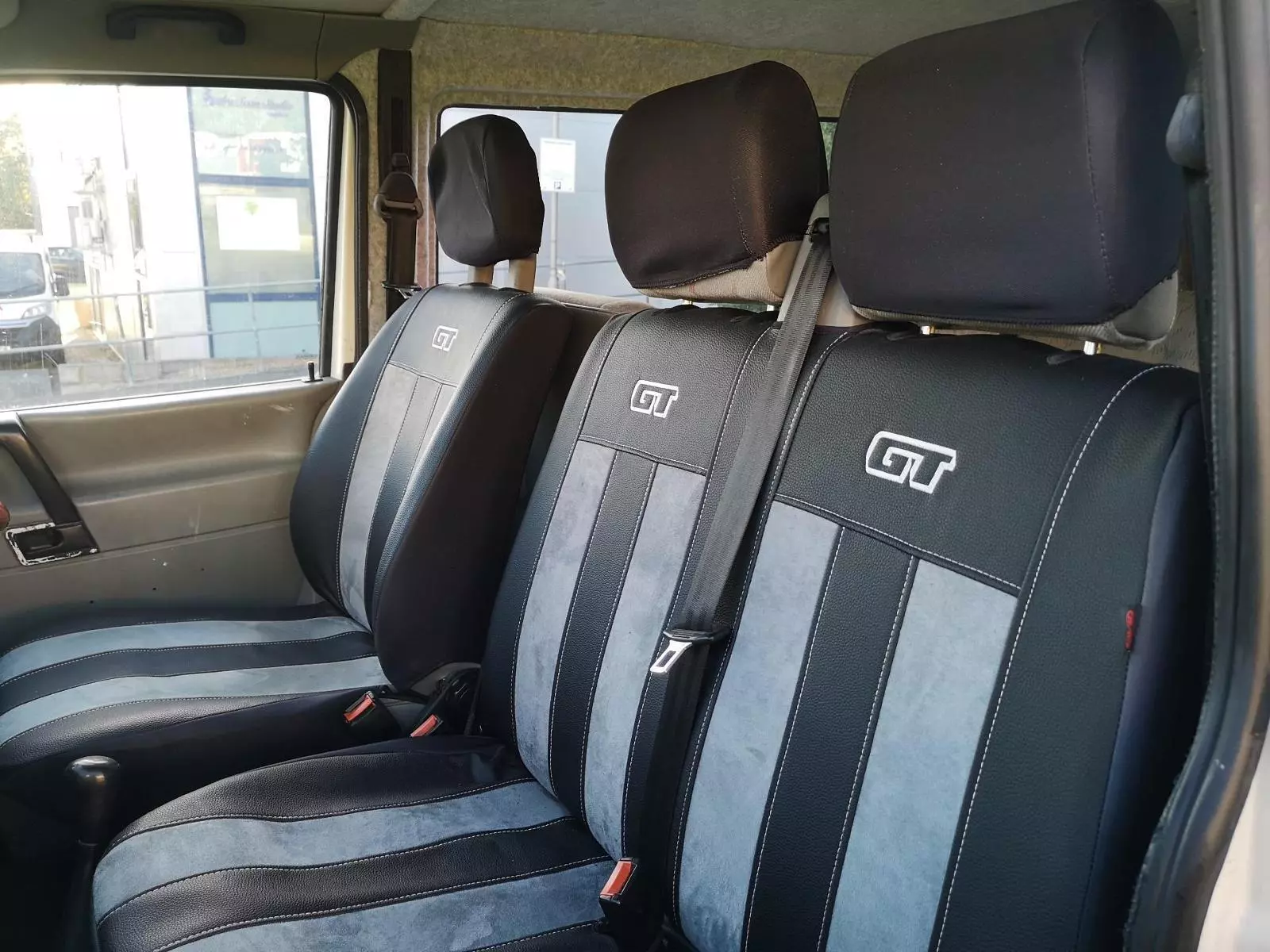 1996 Volkswagen Transporter Caravelle T4 2.0L Petrol (7 Seats - Camper Ready) - Thumbnail 2