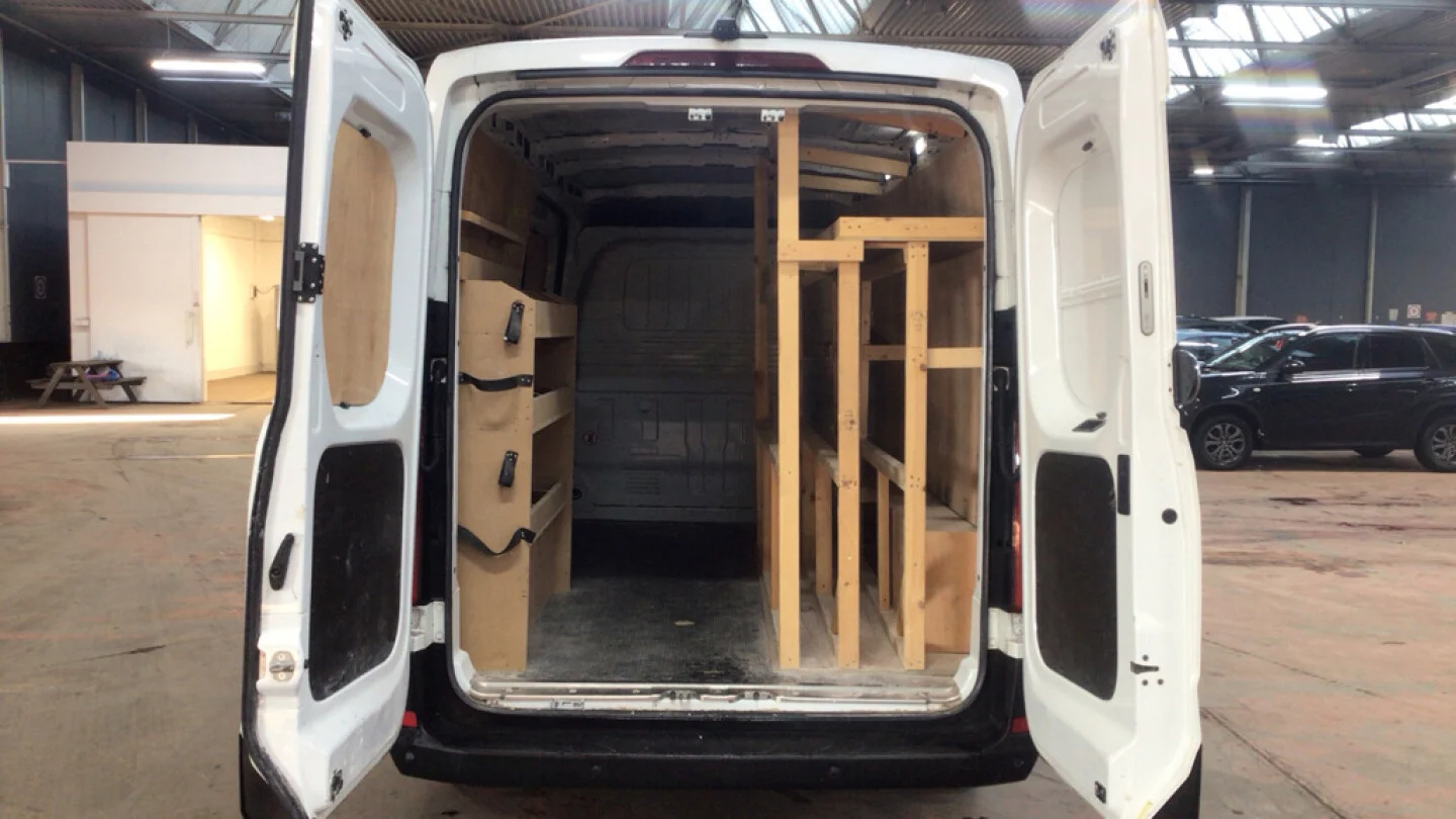 2021 Maxus Deliver 9 LUX LWB High Roof โ 2.0L Diesel | NO VAT | Air Con | Camera | Alloys | Euro 6 | ULEZ Compliant - Thumbnail 4