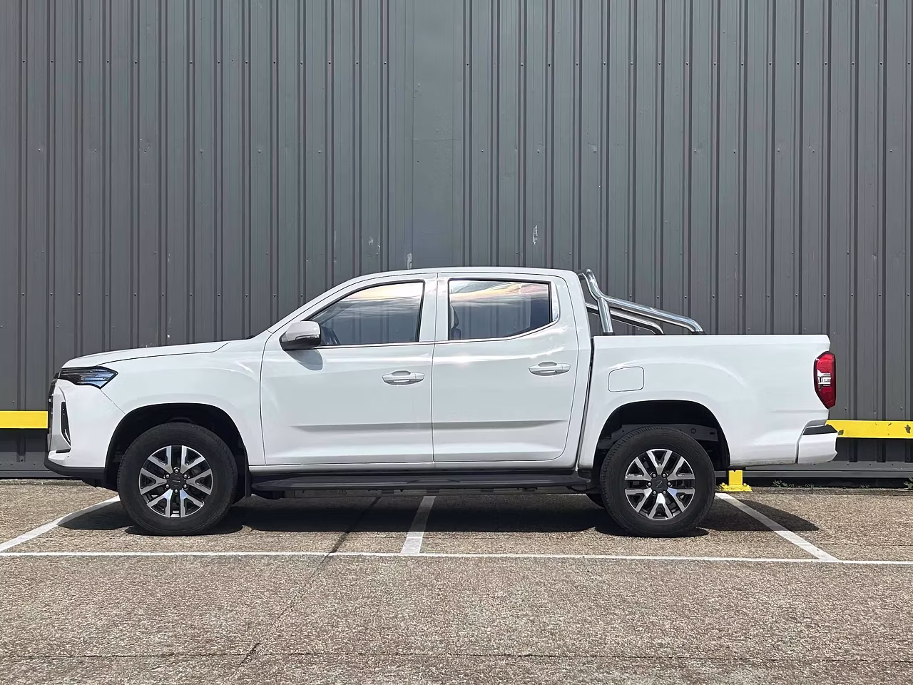 MAXUS T90EV Elite FULLY ELECTRIC PICK UP - Thumbnail 2