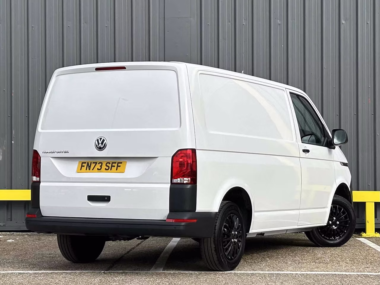 Volkswagen Transporter TDI T28 Startline AIR CON - CRUISE CONTROL - TAILGATE - LOW MILES - Thumbnail 9