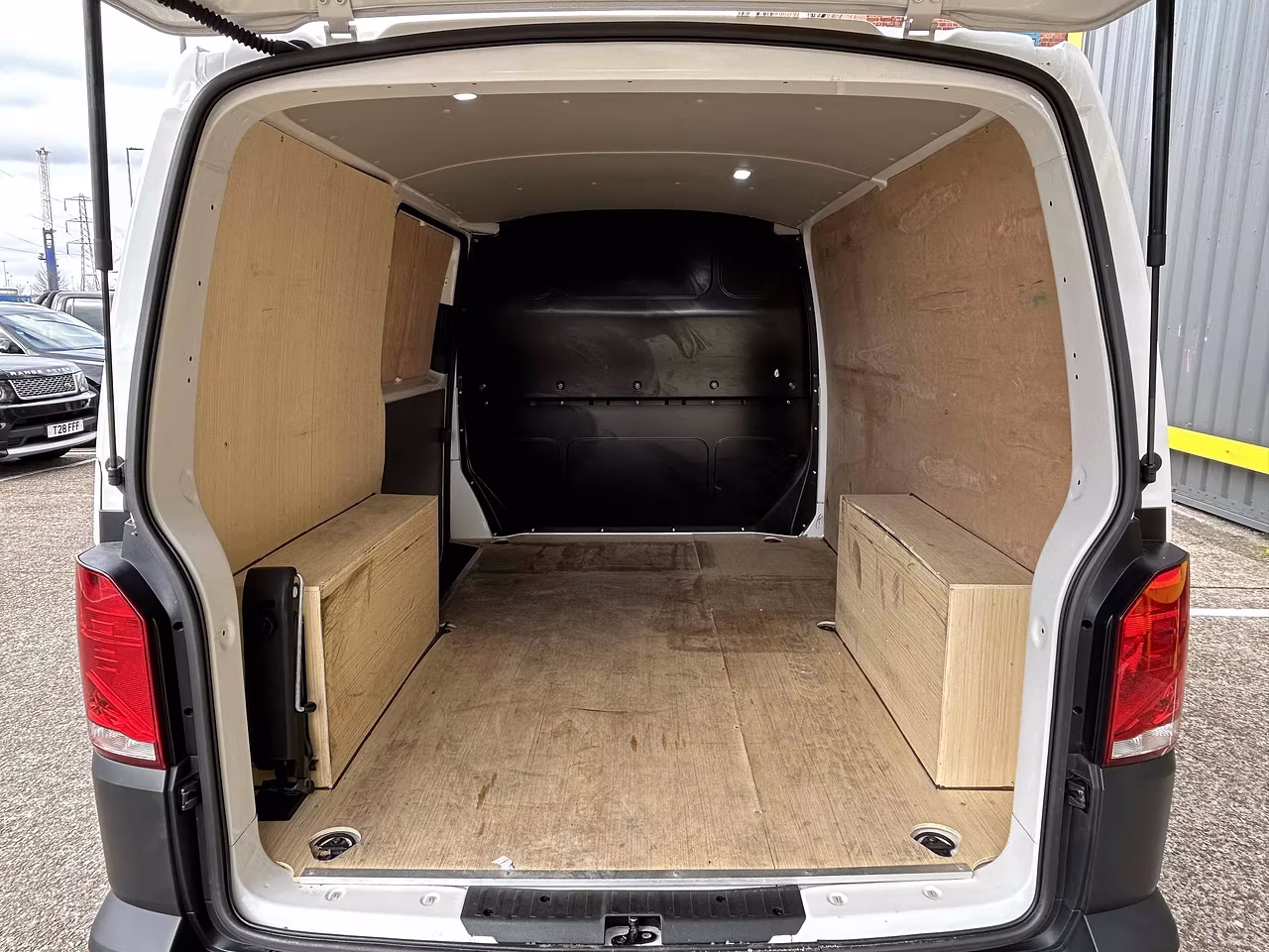 Volkswagen Transporter TDI T28 Startline AIR CON - CRUISE CONTROL - TAILGATE - LOW MILES - Thumbnail 5