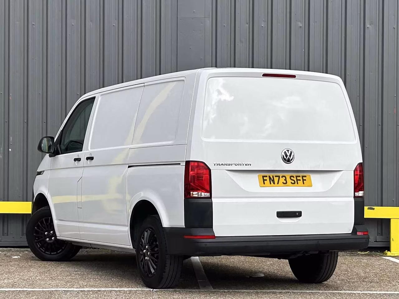Volkswagen Transporter TDI T28 Startline AIR CON - CRUISE CONTROL - TAILGATE - LOW MILES - Thumbnail 7