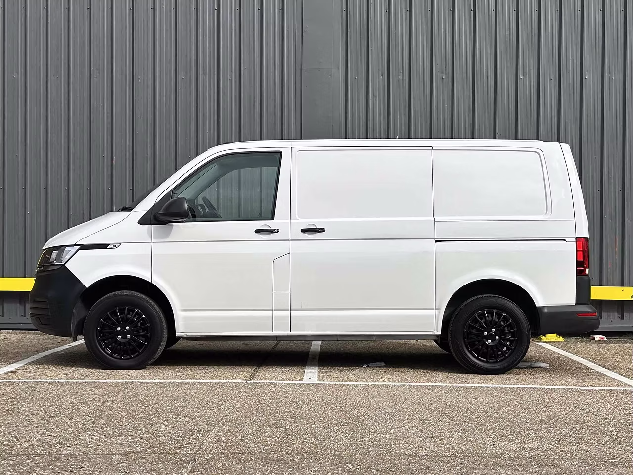 Volkswagen Transporter TDI T28 Startline AIR CON - CRUISE CONTROL - TAILGATE - LOW MILES - Thumbnail 6