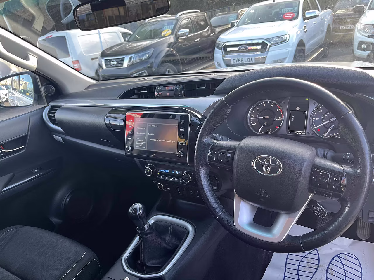 Toyota Hilux D-4D Invincible EURO 6 - MANUAL - 2.4L - Thumbnail 5