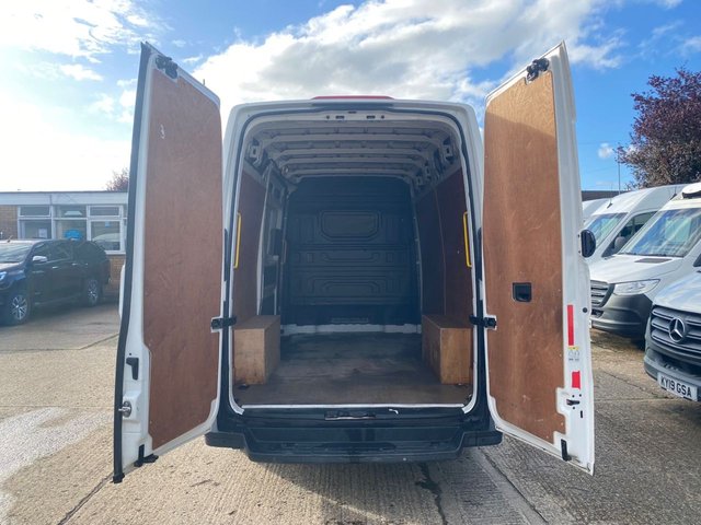 VOLKSWAGEN CRAFTER 2.0 TDI CR35 MWB TRENDLINE H/ROOF 140BHP - Thumbnail 7