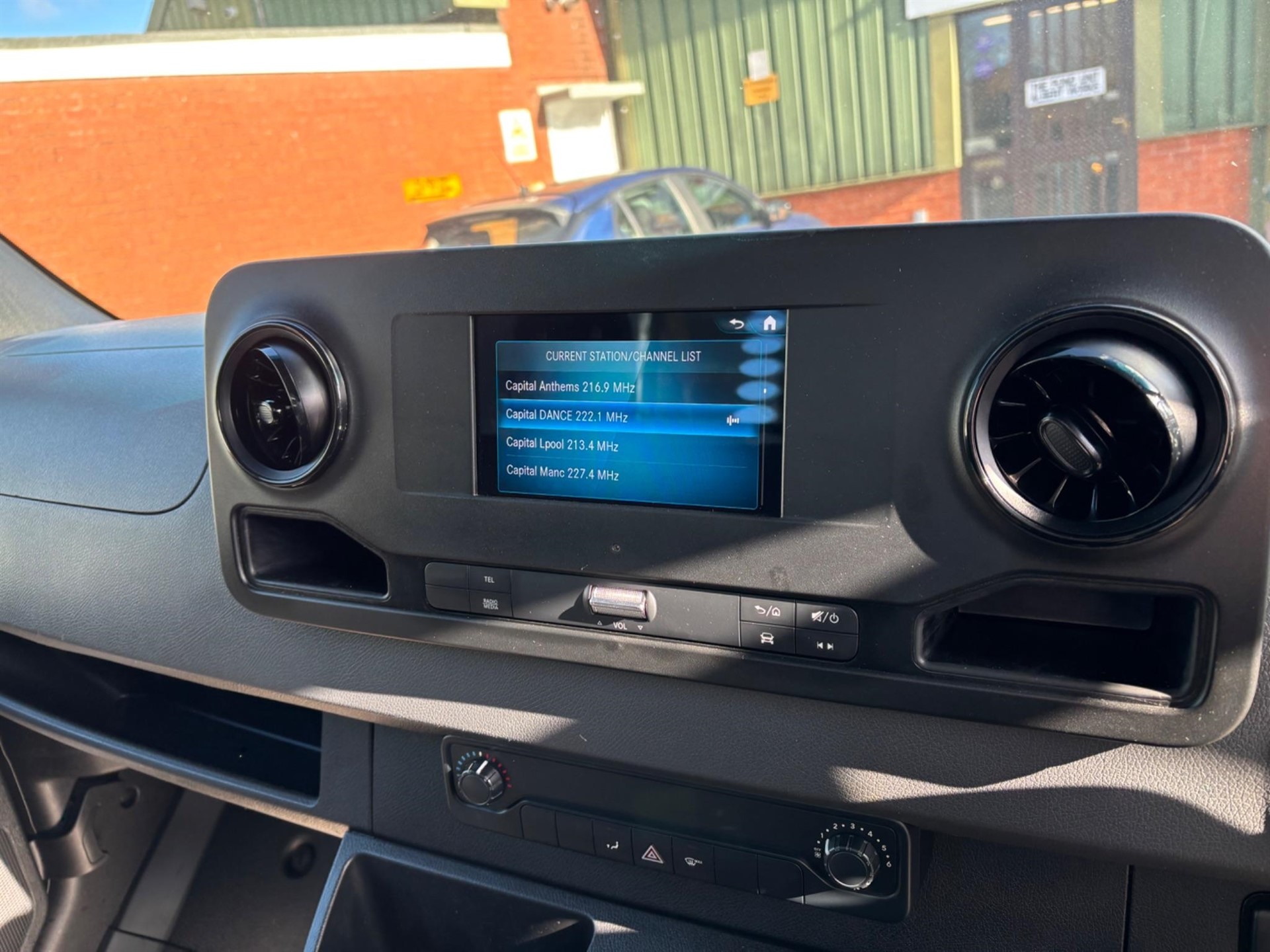 2022 Mercedes-Benz Sprinter 2.0 315 CDI L3 H2 Premium Dropside Van (150BHP) - Thumbnail 2