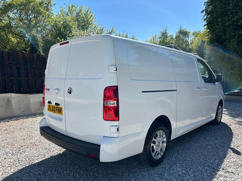 VAUXHALL VIVARO 1.5 Turbo D 2900 Sportive Panel Van 5dr Diesel Manual - Thumbnail 5