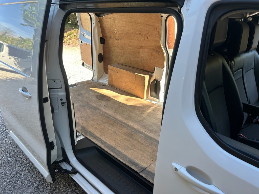 VAUXHALL VIVARO 1.5 Turbo D 2900 Sportive Panel Van 5dr Diesel Manual - Thumbnail 10
