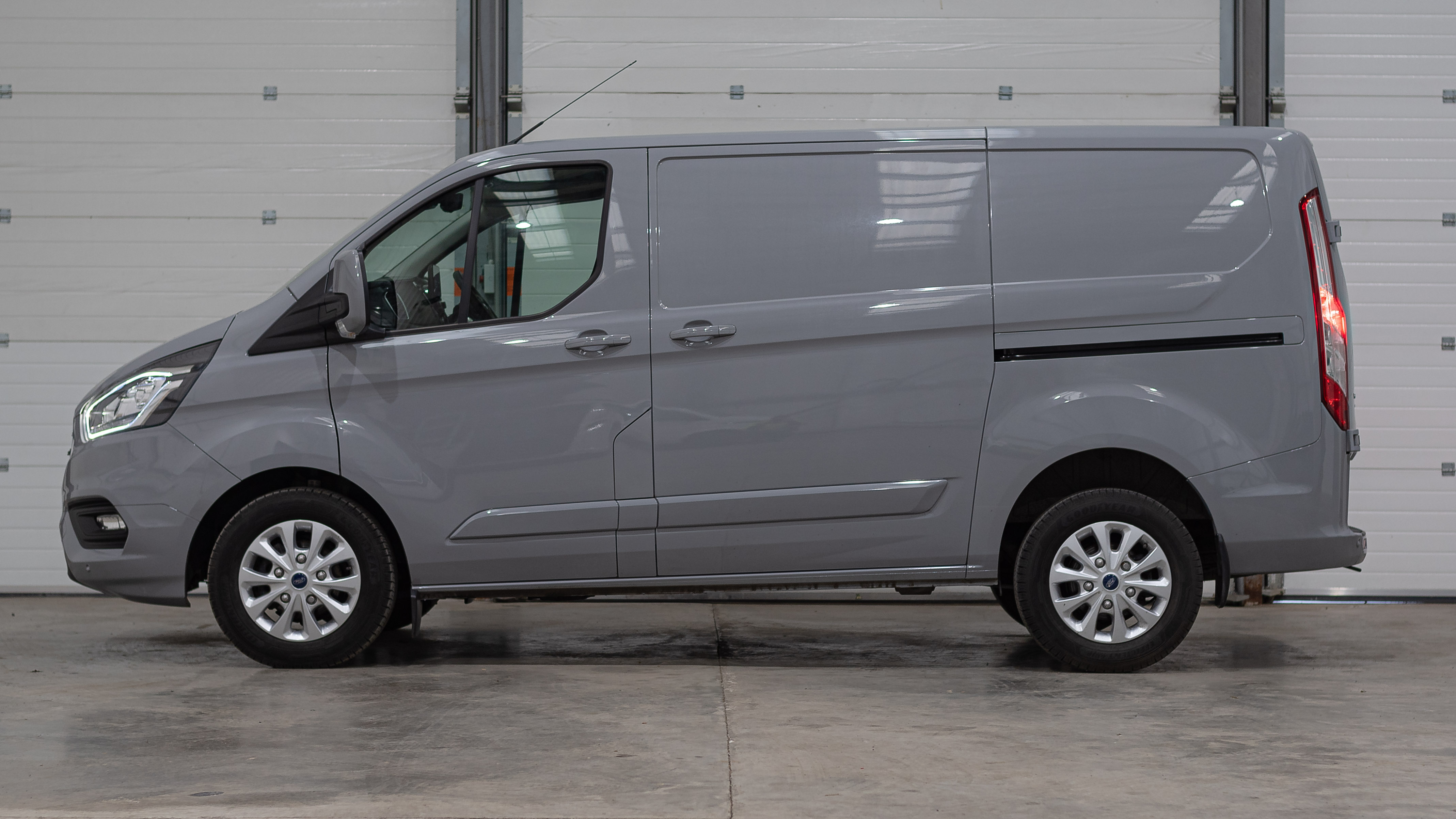 FORD TRANSIT CUSTOM - Thumbnail 2