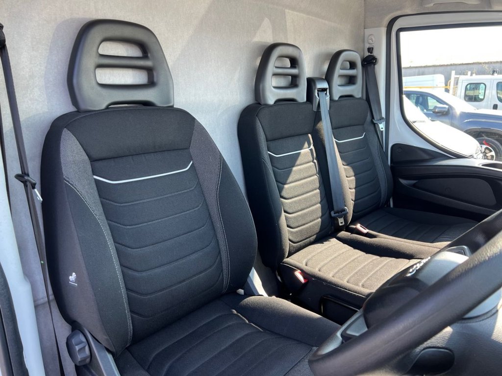 2023 Iveco Daily 2.3D HPI 35S | MWB | High Roof | Euro 6 | 136PS | Manual - Thumbnail 5