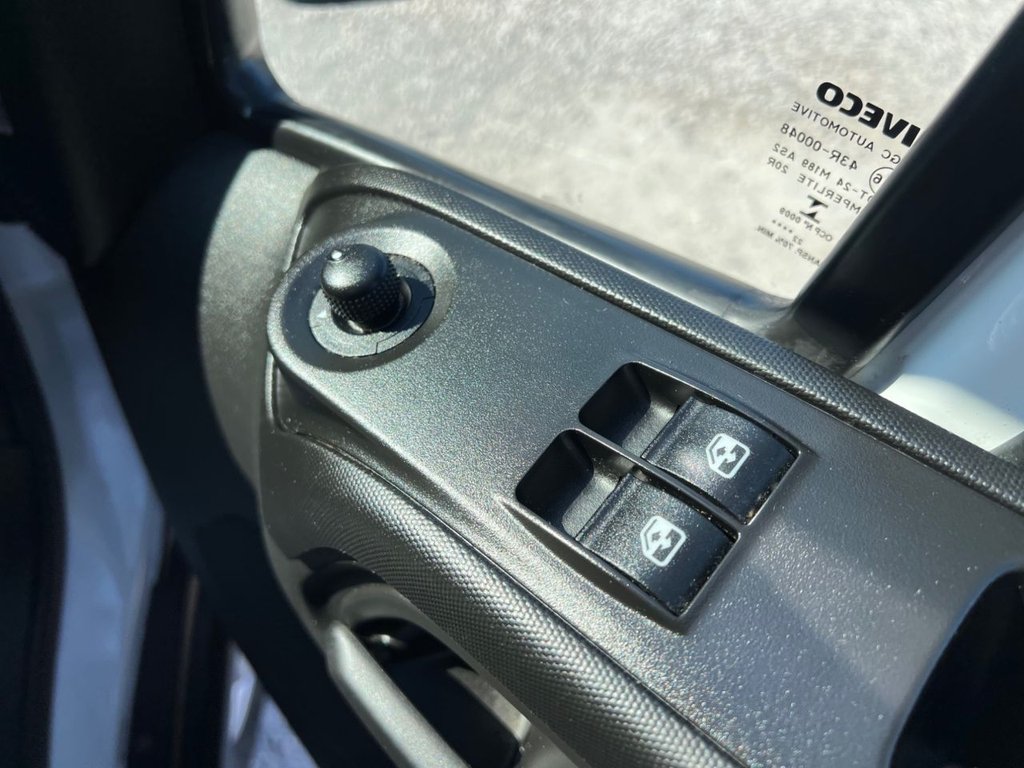 2023 Iveco Daily 2.3D HPI 35S | MWB | High Roof | Euro 6 | 136PS | Manual - Thumbnail 10