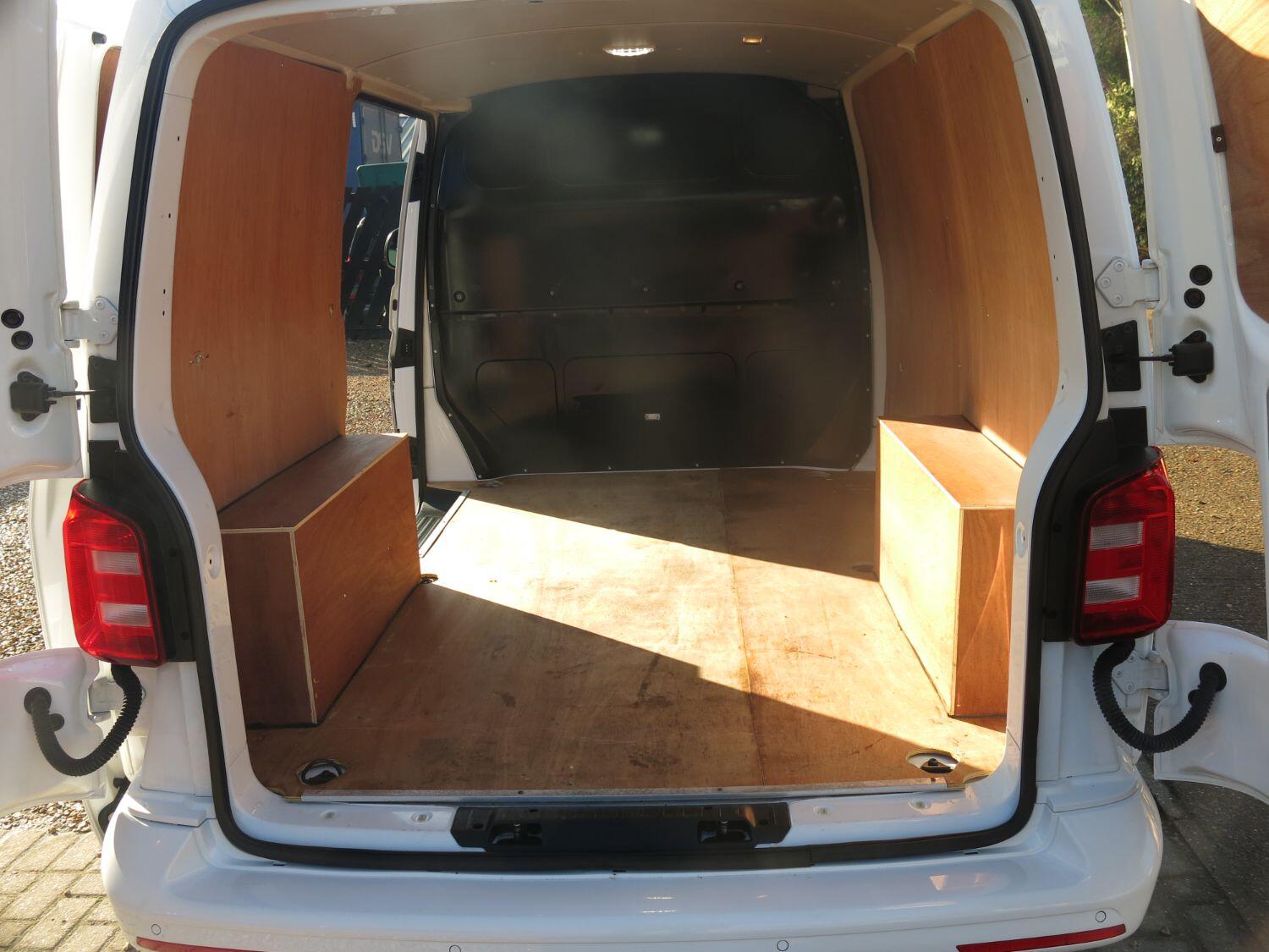 2019 Volkswagen Transporter T6 T28 2.0 TDI 102HP SWB Panel Van – Sportline Styling | Euro 6 | Air Con | +VAT - Thumbnail 7