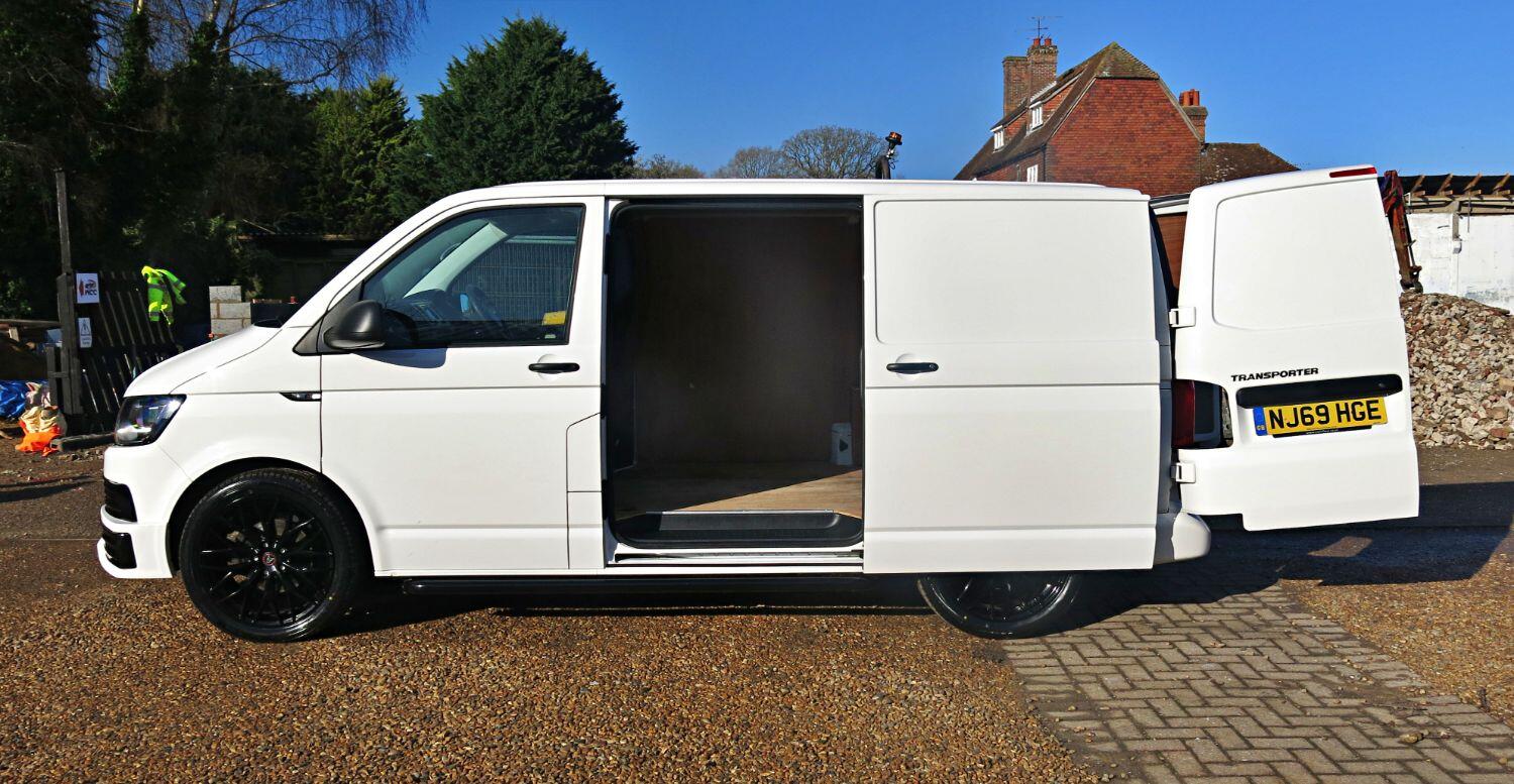 2019 Volkswagen Transporter T6 T28 2.0 TDI 102HP SWB Panel Van – Sportline Styling | Euro 6 | Air Con | +VAT - Thumbnail 10
