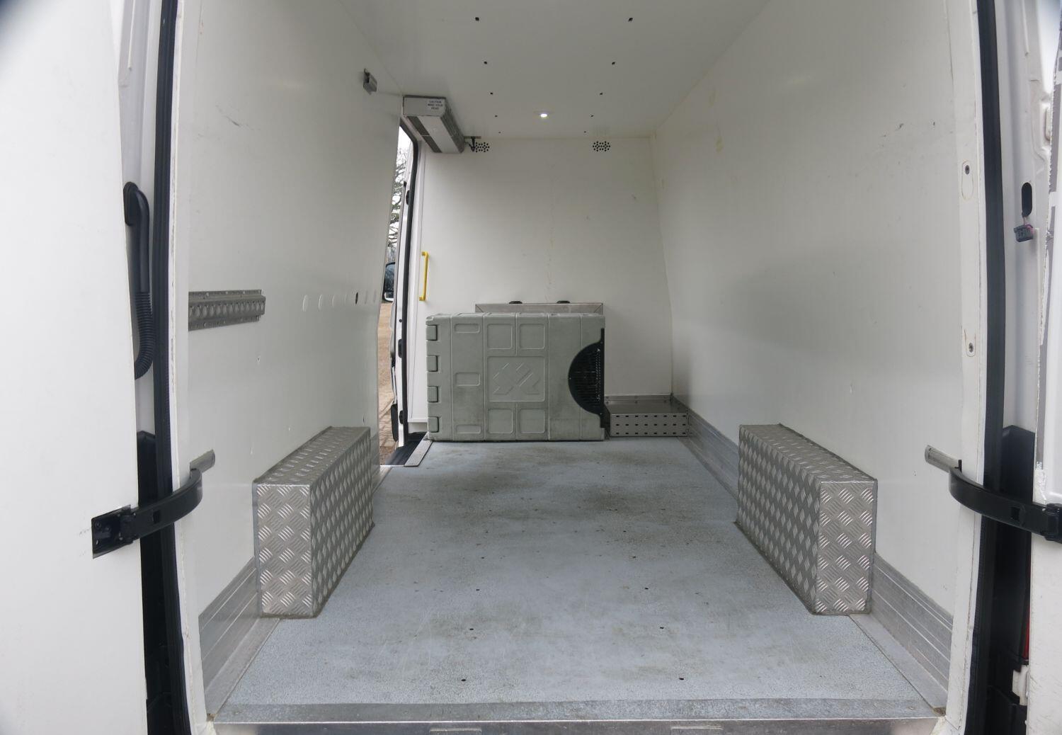 2021 Volkswagen Crafter 2.0 TDI CR35 Startline LWB High Roof – 140HP | Temp-Controlled Conversion | Euro 6 | Air Con | +VAT - Thumbnail 5