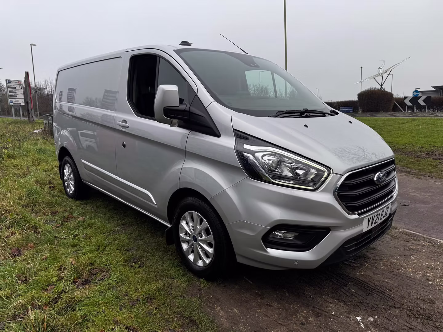 Ford Transit Custom 320 EcoBlue Limited L1 - AUTOMATIC - Thumbnail 3