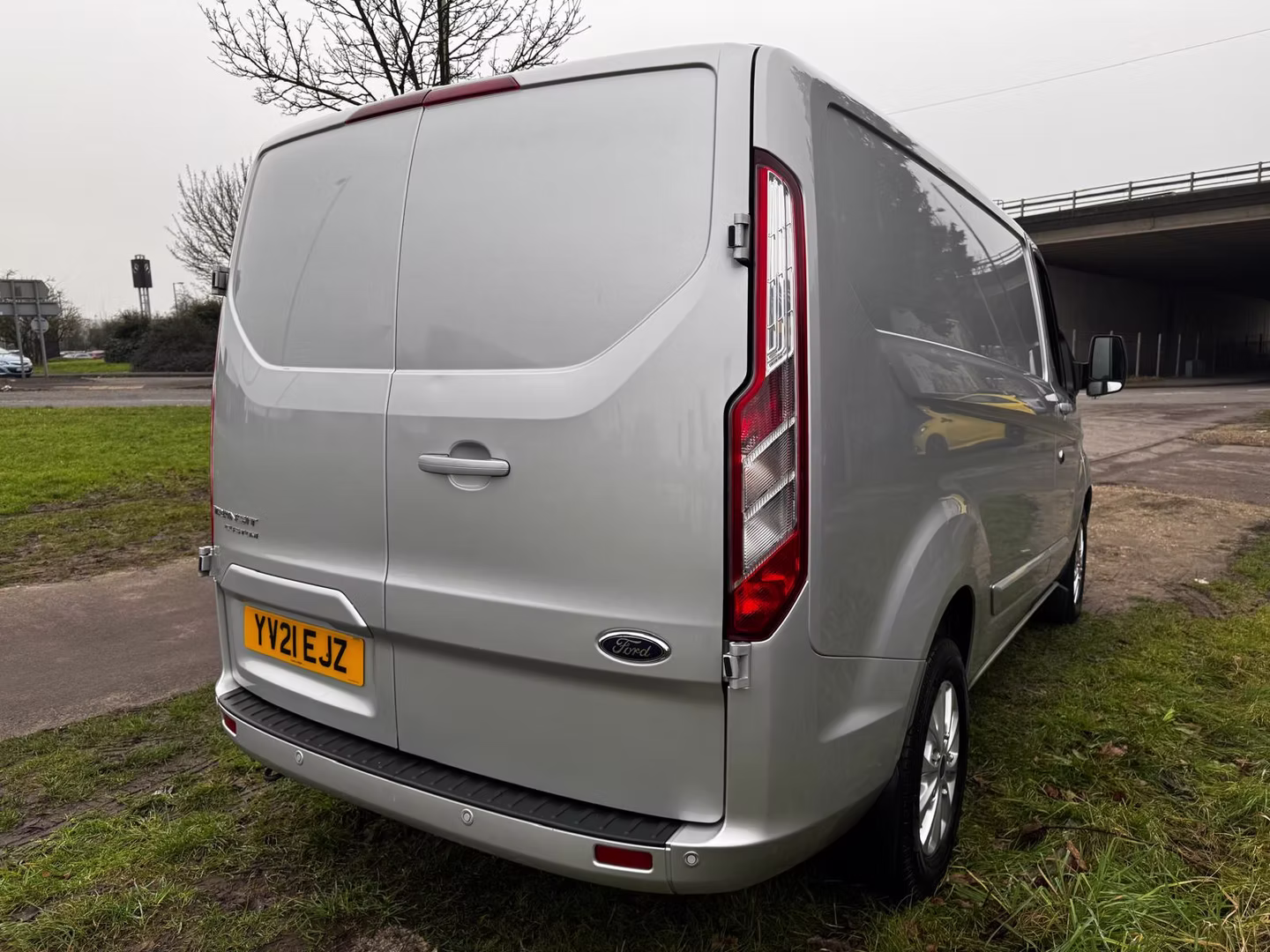 Ford Transit Custom 320 EcoBlue Limited L1 - AUTOMATIC - Thumbnail 5