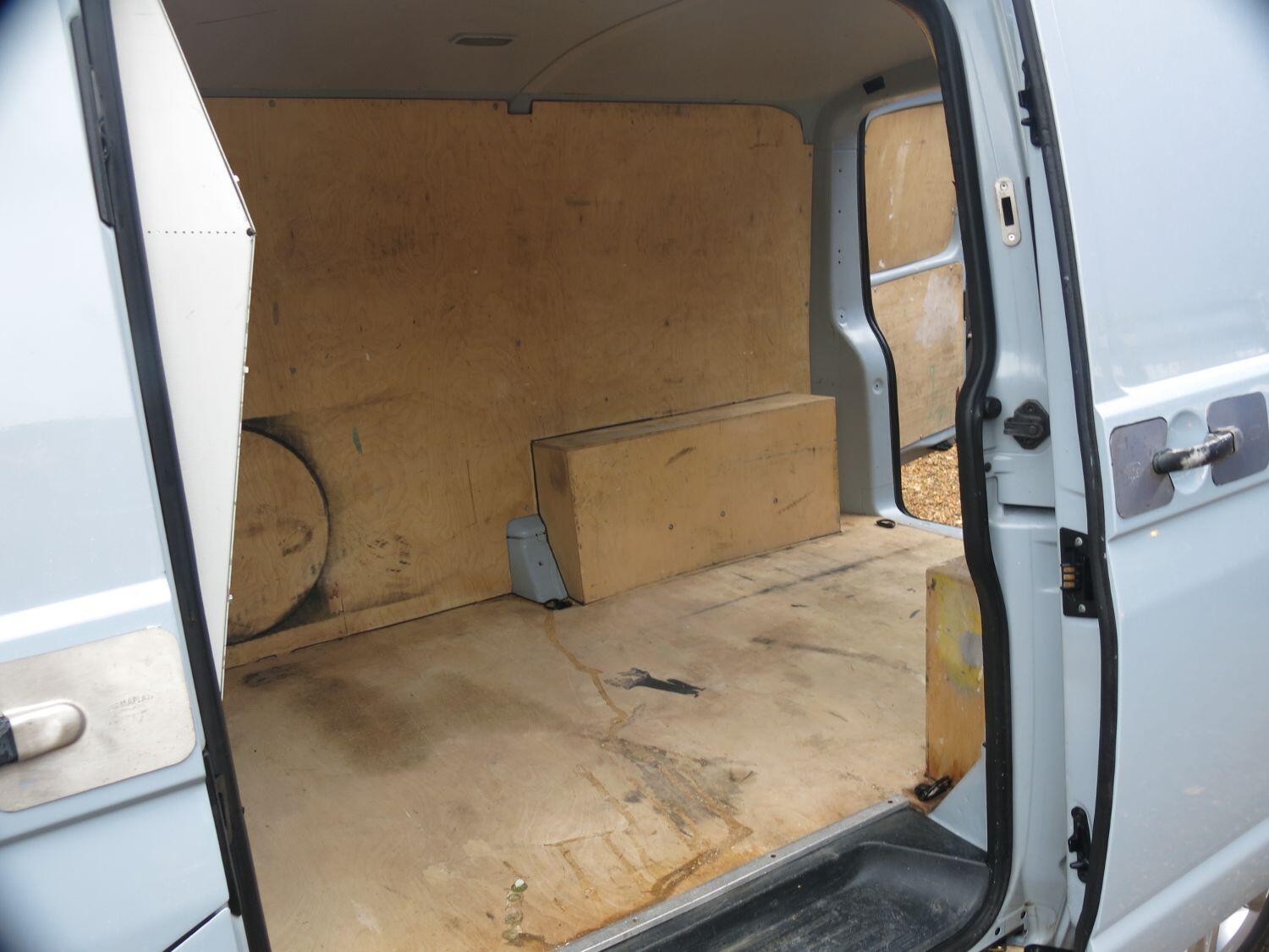 2008 Volkswagen Transporter T5 1.9 TDI SWB Panel Van – No VAT | Pure Grey | 5-Speed Manual - Thumbnail 7
