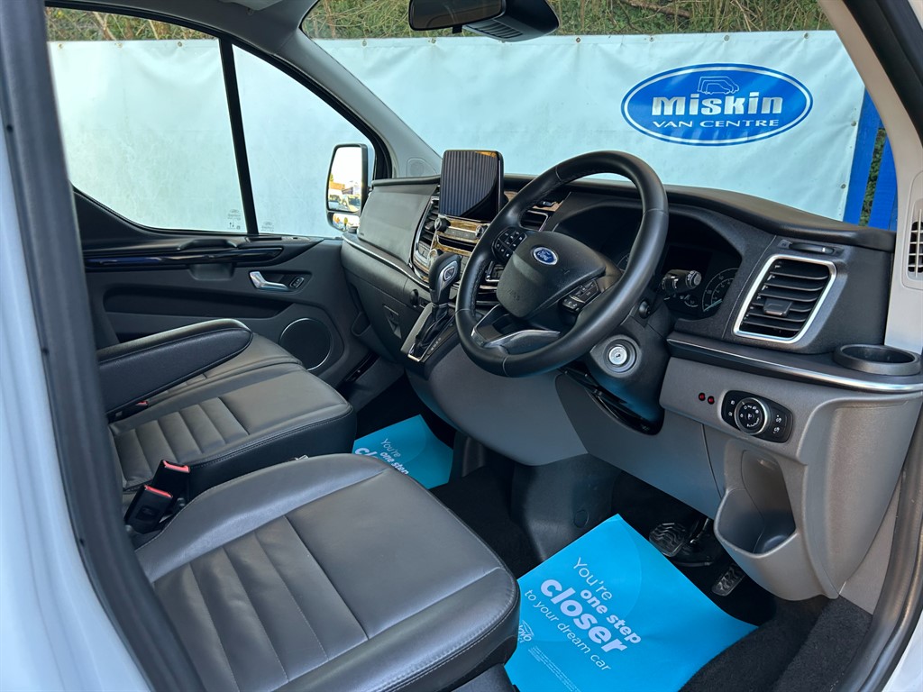 Spacious, Stylish, and Ready for the Road – 2022 Ford Tourneo Custom Titanium Auto 8-Seater - Thumbnail 3