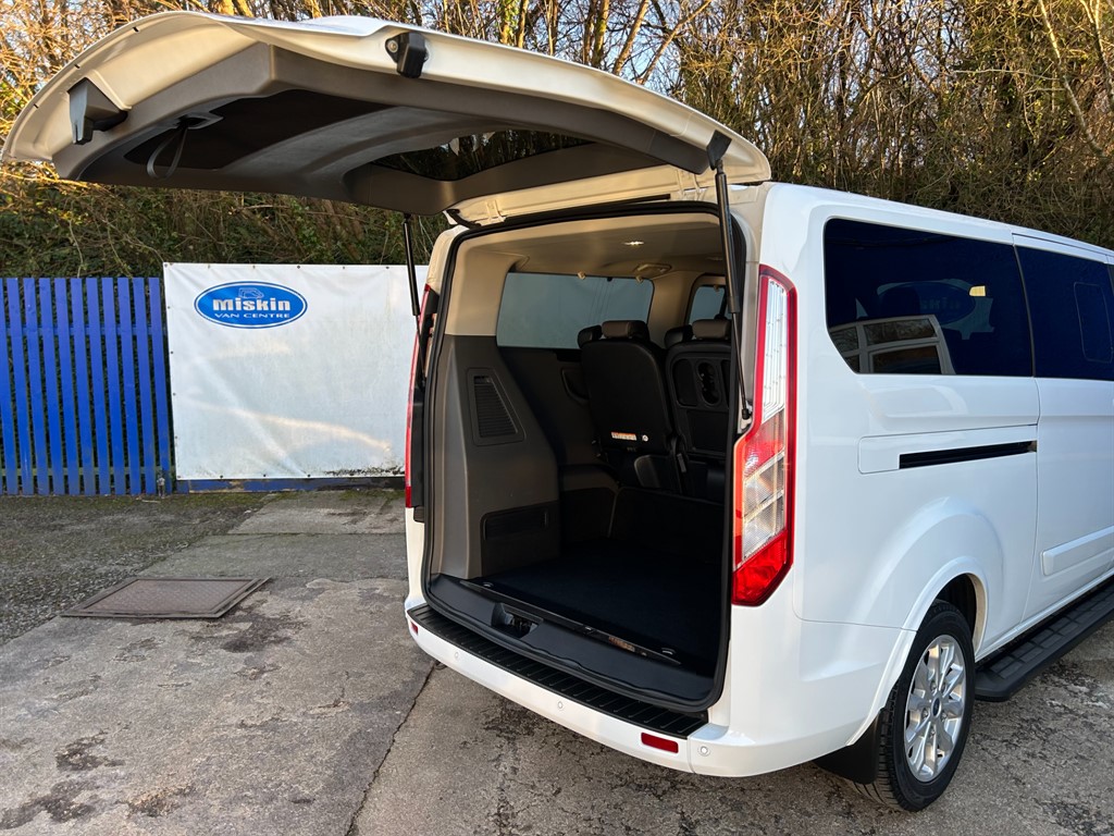 Spacious, Stylish, and Ready for the Road – 2022 Ford Tourneo Custom Titanium Auto 8-Seater - Thumbnail 8