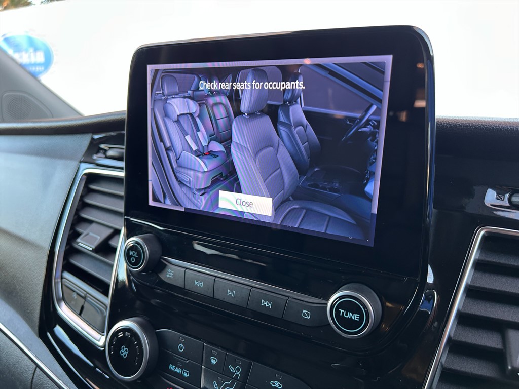 Spacious, Stylish, and Ready for the Road – 2022 Ford Tourneo Custom Titanium Auto 8-Seater - Thumbnail 2
