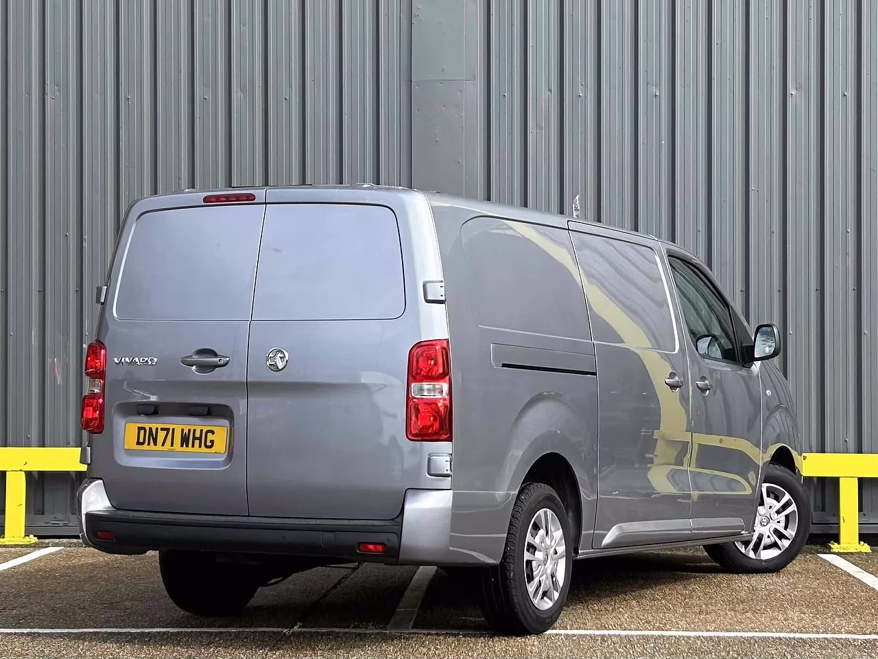 Vauxhall Vivaro 2.0 Turbo D 3100 Sportive Panel Van - Thumbnail 2