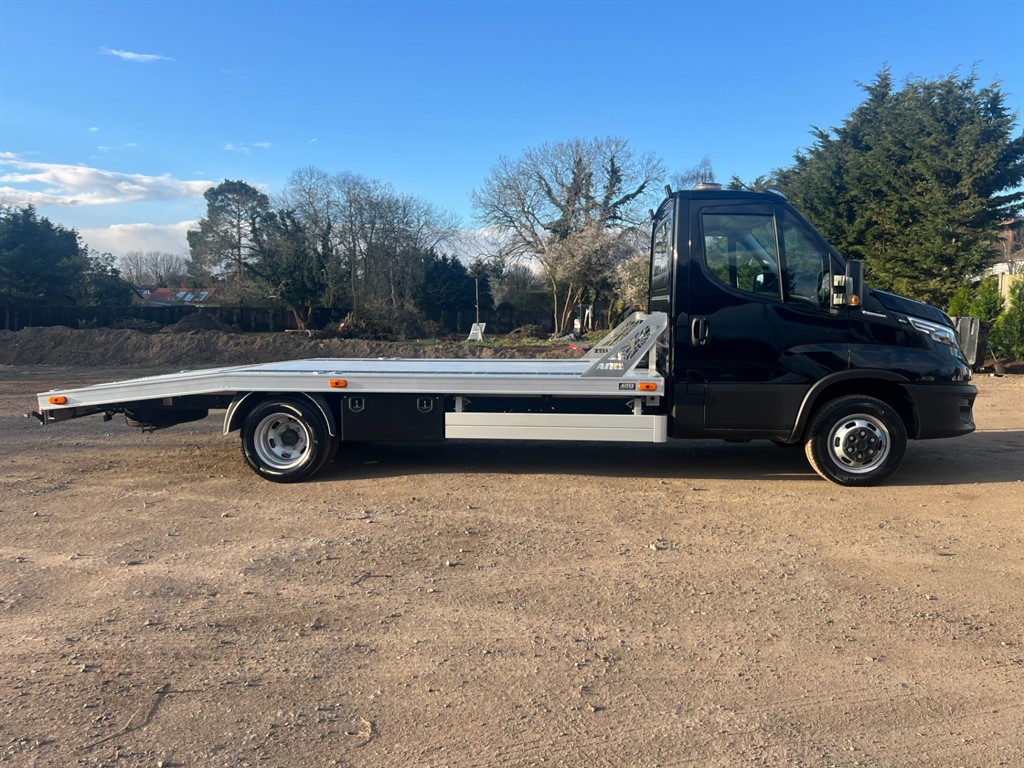 Iveco Daily 50C18H 15FT Recovery Truck – Like New – Only 1,900 Miles! - Thumbnail 2