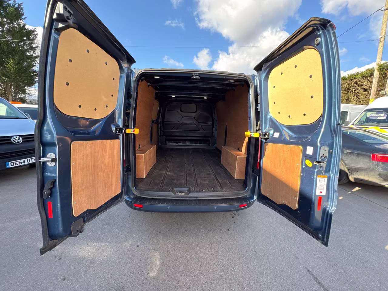Ford Transit Custom 300 EcoBlue Limited LWB - Thumbnail 4