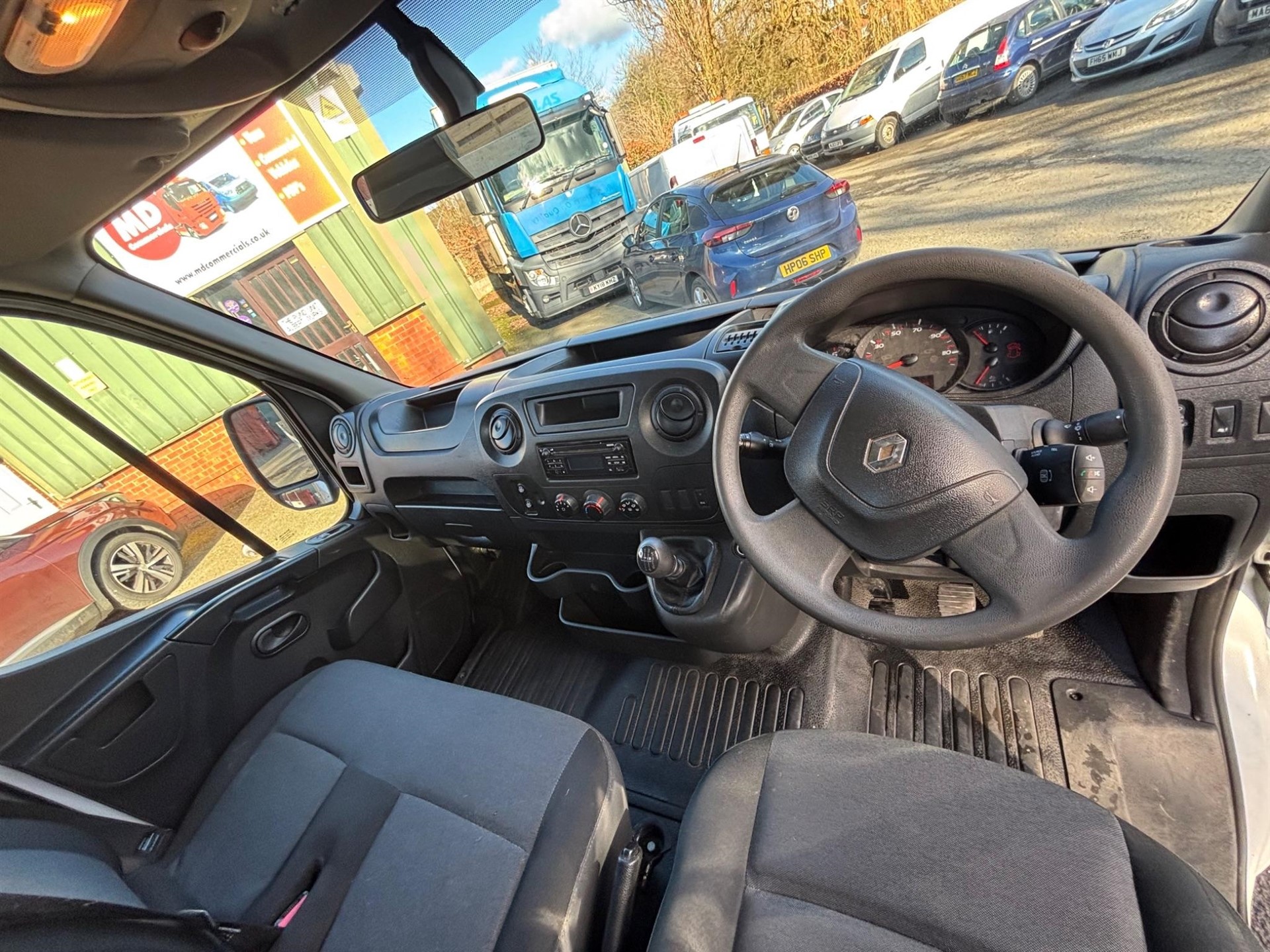2019 Renault Master 2.3 dCi 35 Business LWB (Euro 6) - Thumbnail 2
