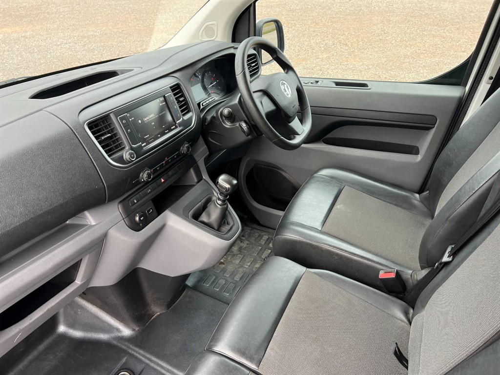 Vauxhall Vivaro L2H1 2900 Sportive S/S – Reliable & Versatile Work Van - Thumbnail 2