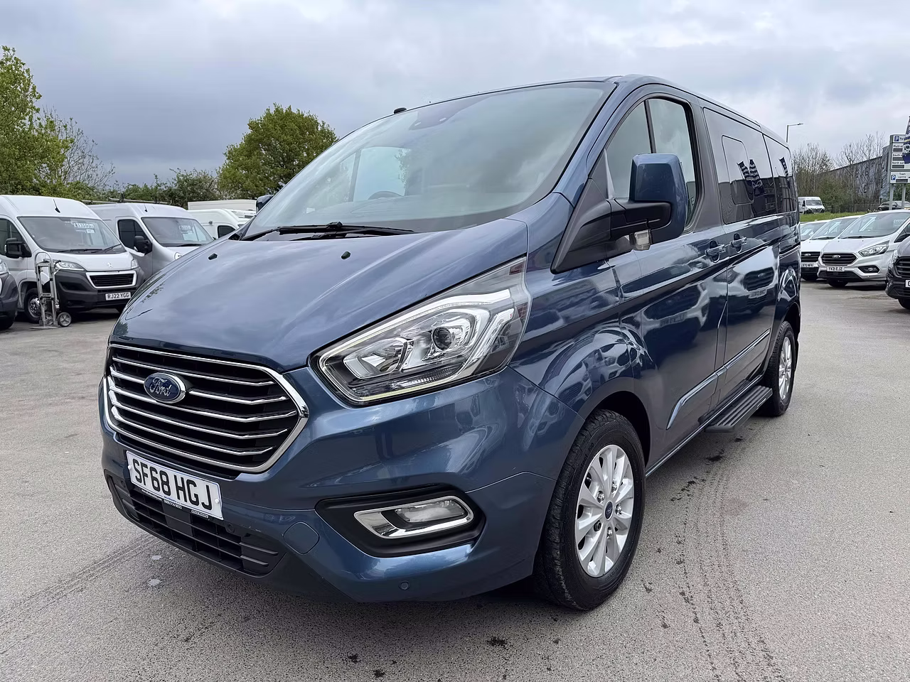 Ford Tourneo Custom 320 EcoBlue Titanium AUTO - NO VAT - CREW VAN - Thumbnail 6