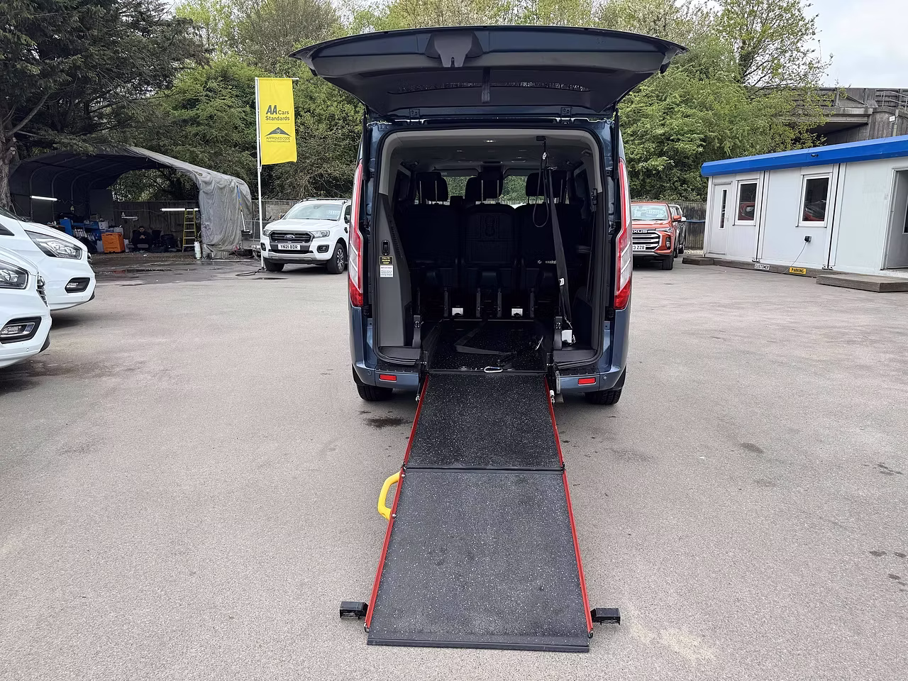 Ford Tourneo Custom 320 EcoBlue Titanium AUTO - NO VAT - CREW VAN - Thumbnail 4
