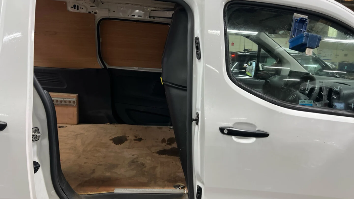 2021 Vauxhall Combo 1.5 Turbo D 2300 L2H1 Sportive β LWB | Air Con | Cruise | Sensors | Euro 6 | NO VAT - Thumbnail 2