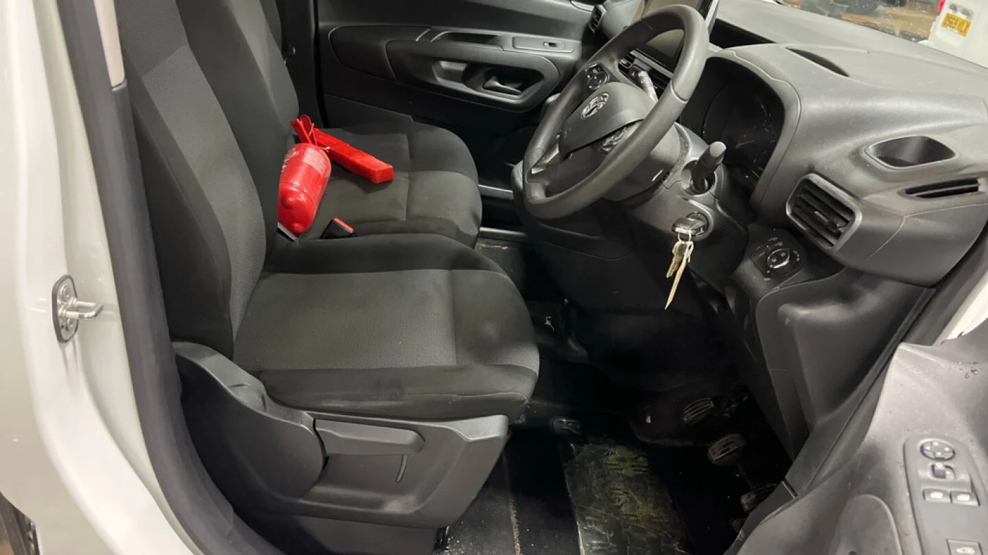 2021 Vauxhall Combo 1.5 Turbo D 2300 L2H1 Sportive β LWB | Air Con | Cruise | Sensors | Euro 6 | NO VAT - Thumbnail 3