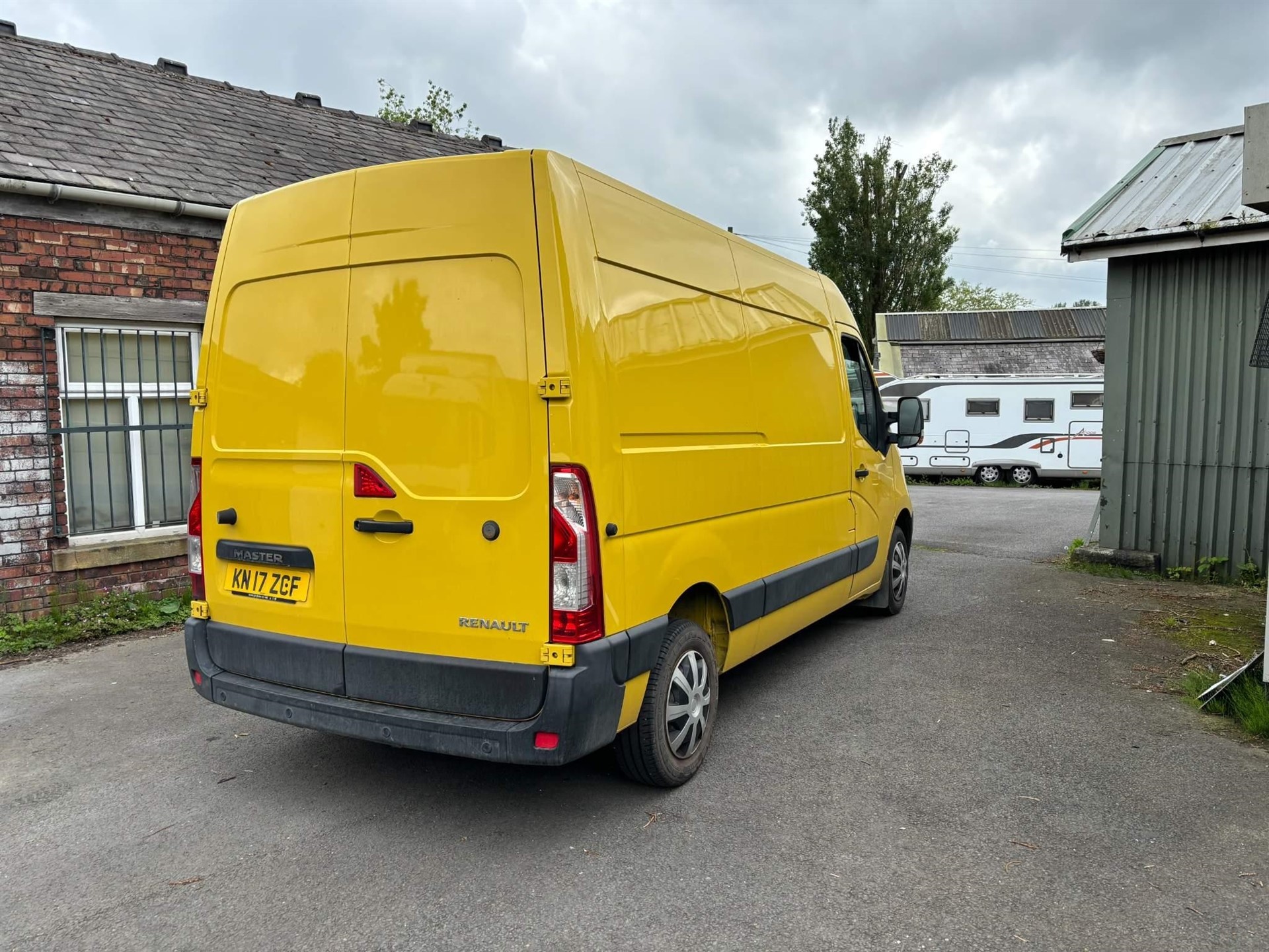 2017 Renault Master 2.3 dCi 33 Business MWB (Euro 6) - Thumbnail 2