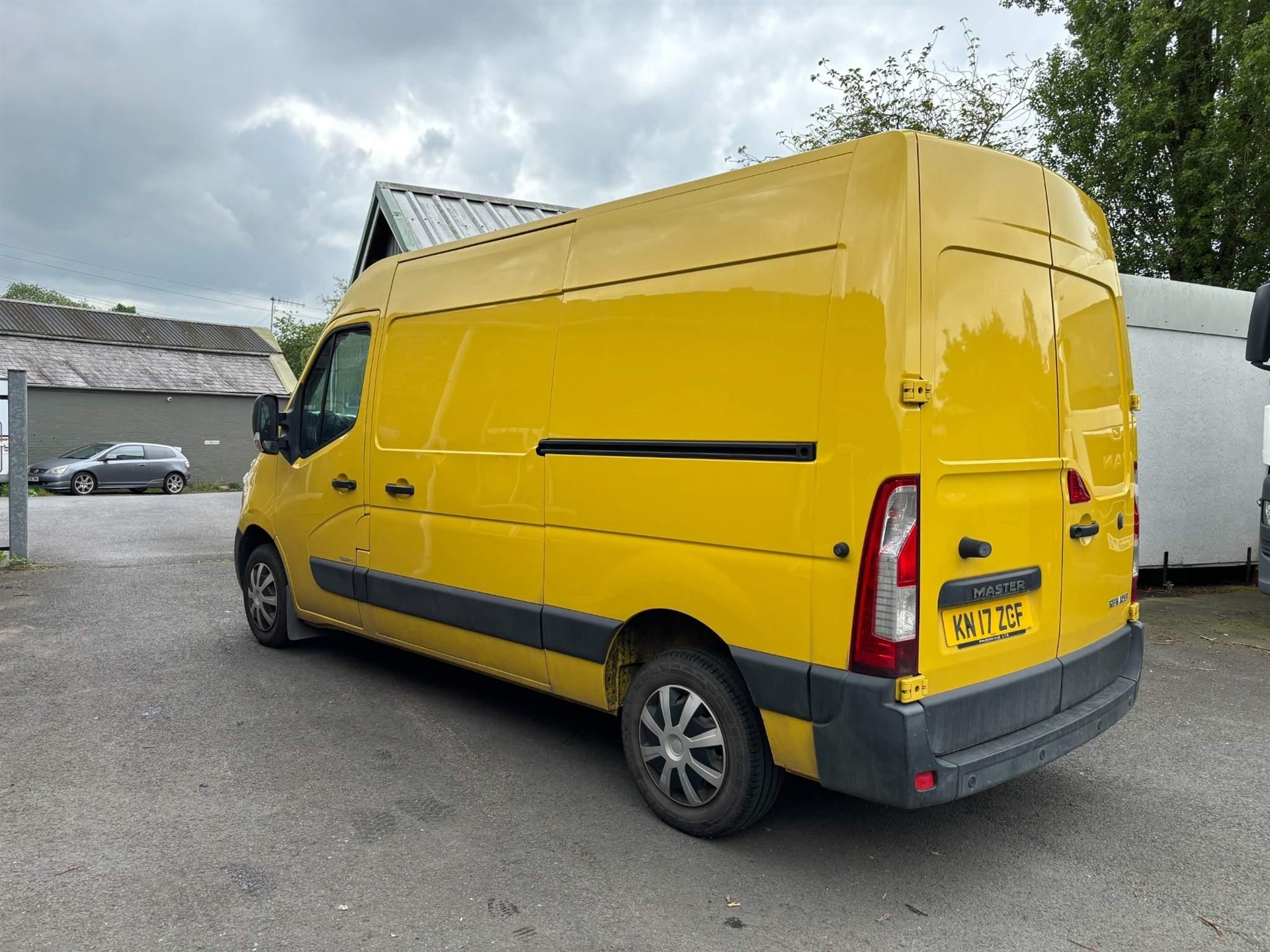 2017 Renault Master 2.3 dCi 33 Business MWB (Euro 6) - Thumbnail 4